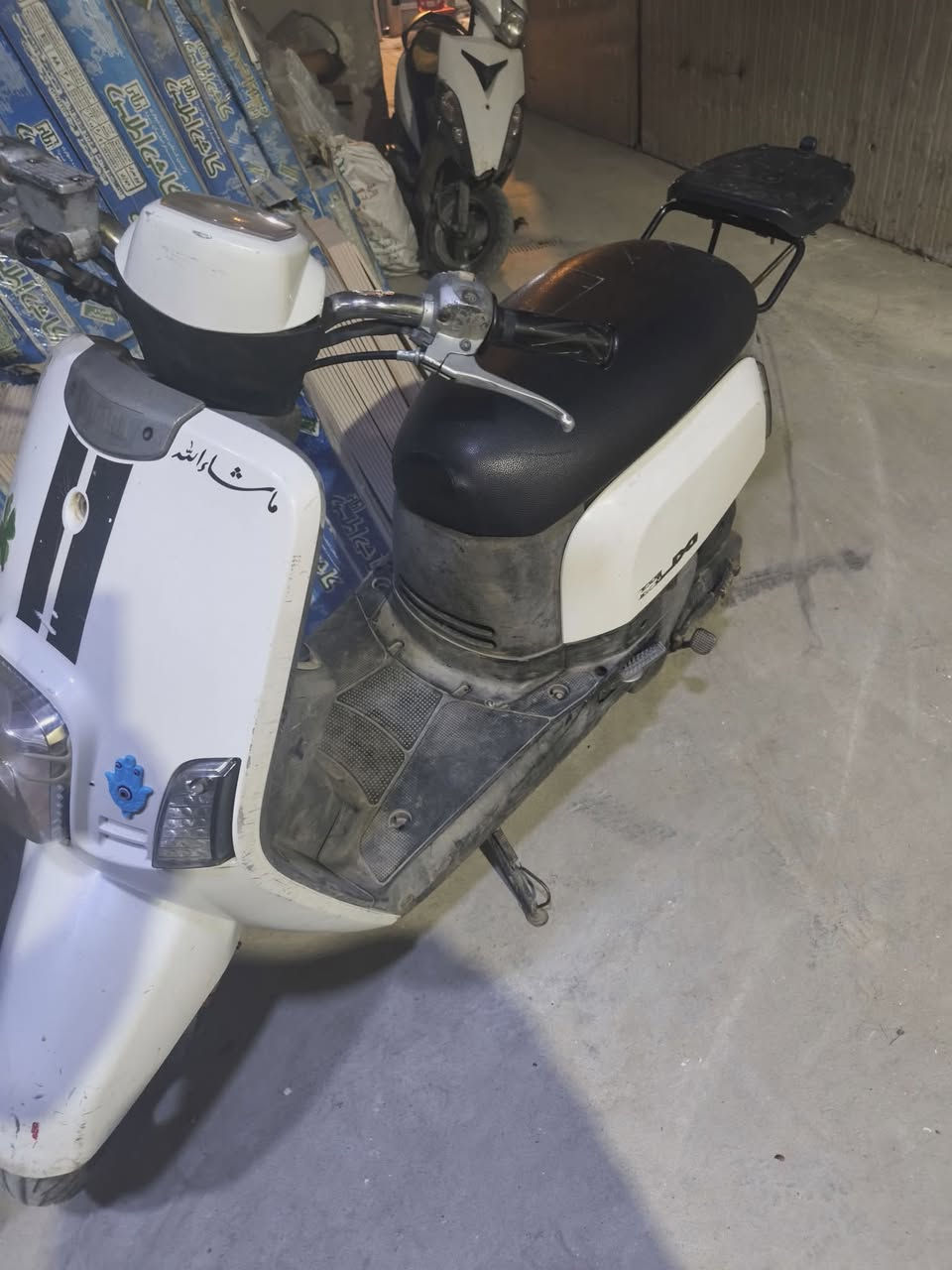 سلام عليكم 
بوليسي 
مكينه بلادي 
كلج جديد امامي خلفي 
بريك بانز وقمجي جديد 
بلك جديد 
شوي كابريتر تخربط بس نكره سلف 
يرادلها تنضيف 
مكاني بلاعظميه 
سعرها ٤٠٠ قفل 
***********
