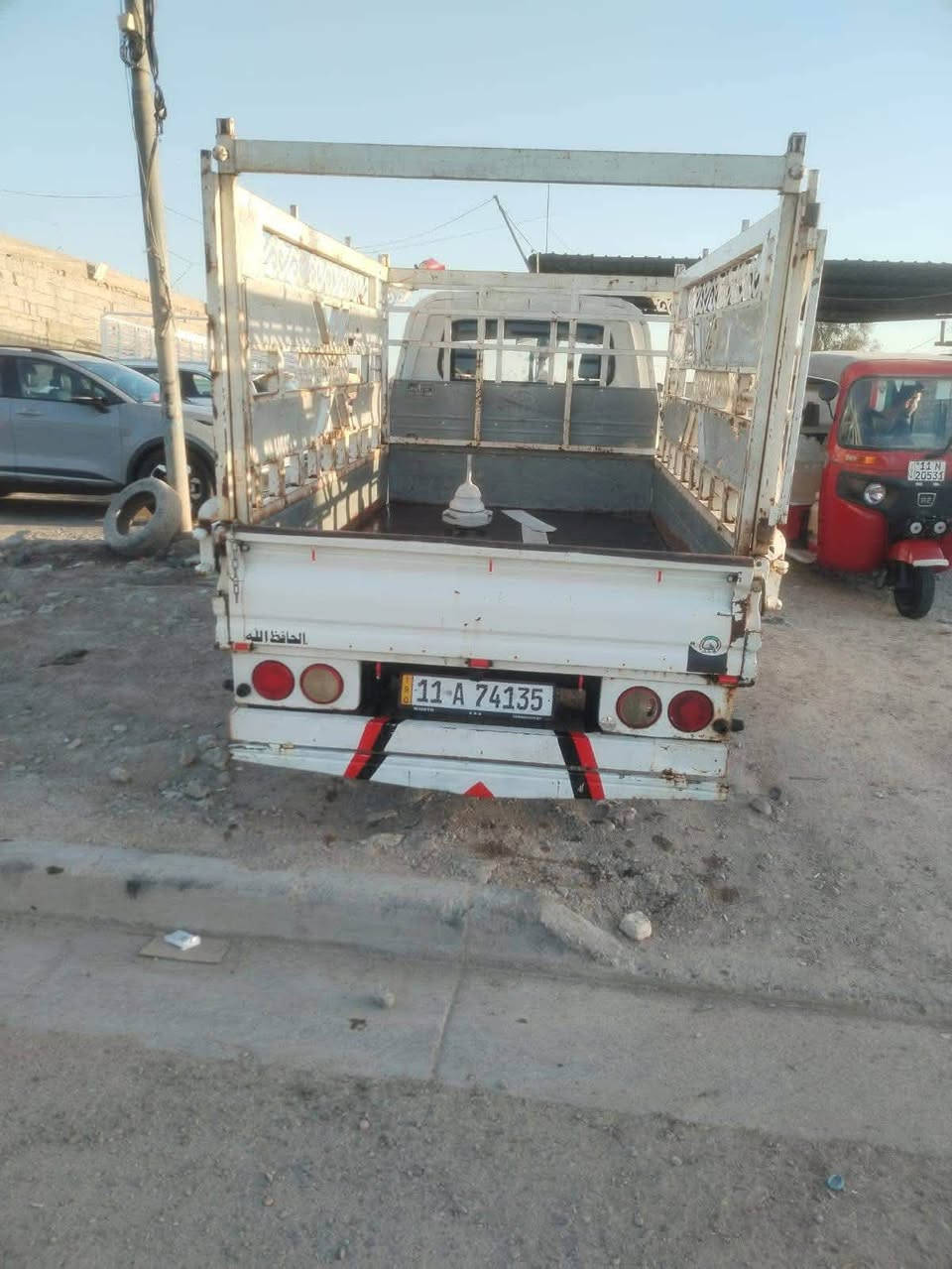 سلام عليكم كيه للبيع موديل 2004سياره جاهزه كبل للشارع تخم تاير جديد حداديه جديده بيهه طخه بل ربع جهت السايق فقط مكاني بغداد البياع تقاطع درويش ‭***********‬
