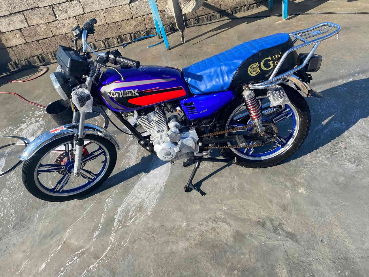 سلام عليكم دراجات للبيع سيفان موديل 23 لا تبخير ولا تنقيص محرك ما مفتوح اوراق كامله سعر 530بيه مجال مكان بلدروز أما عسكر ء***********
