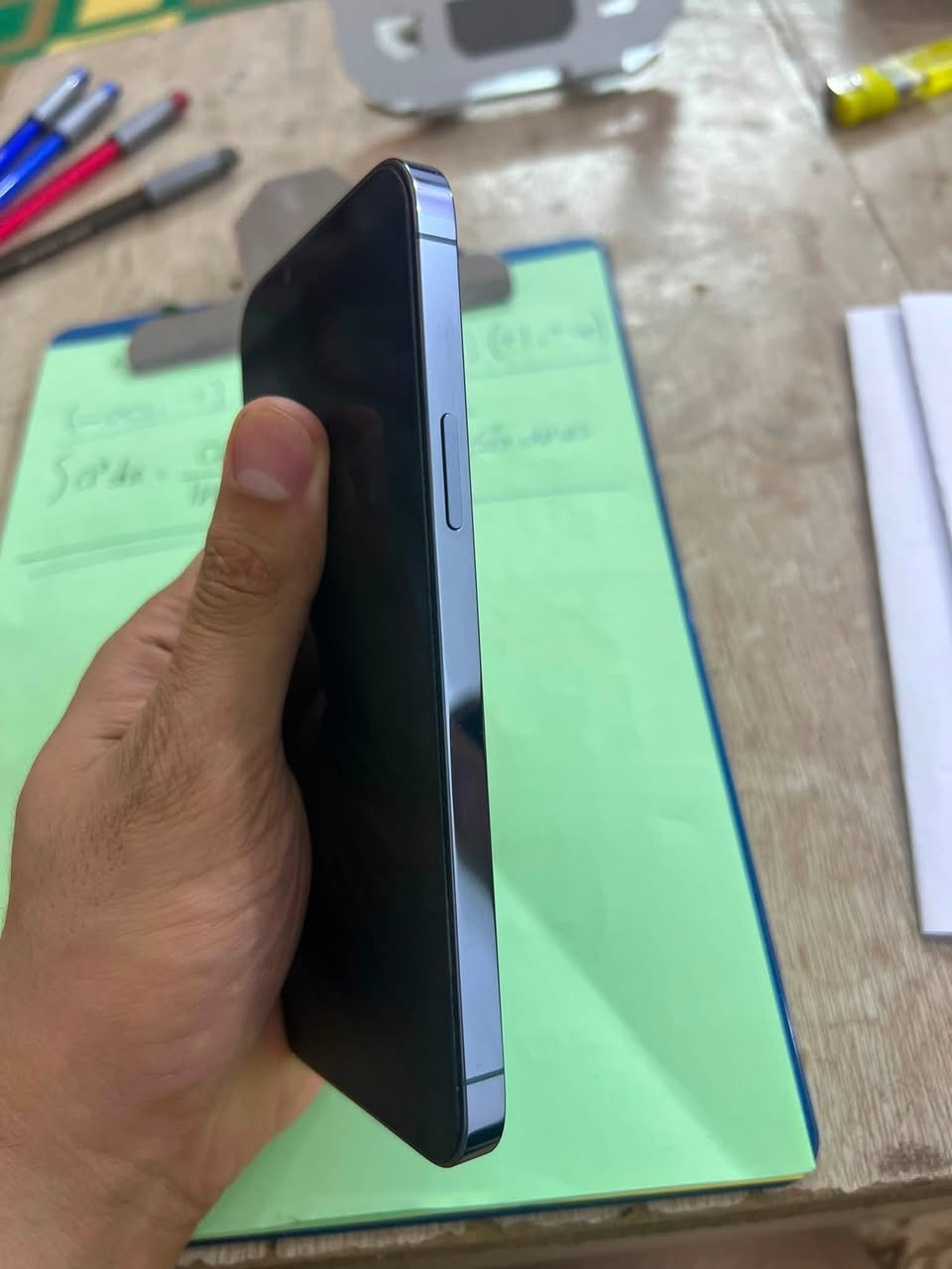للبيع آيفون 13 pro max ذاكره 256GB عمر البطارية 76% الجهاز جديد ممفتوح وممبدل بي اي شي والنظافة مثل مدتشوفوه مكاني بغداد متواجد واتساب فقط ***********

