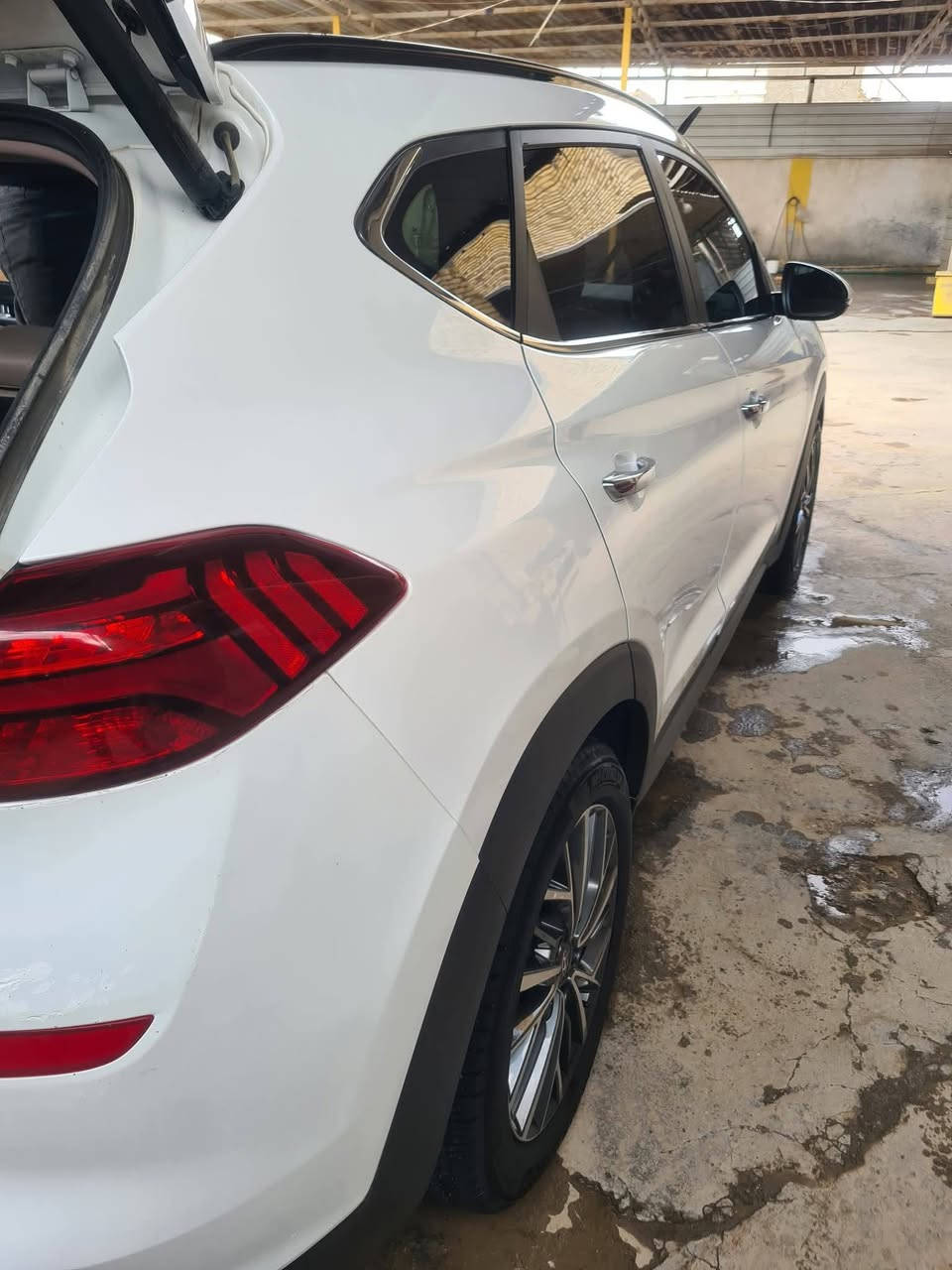 السلام عليكم ورمضان مبارك عليكم من رخصة الأدمن المحترم 
سياره توسان للبيع (بدون لوحات)
موديل ٢١ فول الفول أمريكي 
مواصفاتها
١.بانوراما
٢.بصمة ابواب وتشغيل
٣.لايت زنون عدسات عدد5 والبك لايت لد ايضاً
٤. كشن تبريد تدفئه وكهرباء سائق +الصدر
٥.شاحن واير ليس
٦.جنطه كهرباء 
٧.اشاير مري
٨. شاشه كبيره بلاد 
٩.4 كامرات 360درجه امامي وخلفي وجانبي
١٠.رادارات جانبيه واماميه مانع اصطدام
١١.فور ويل H TRACوتحديد مسار
١٢ سايد بريك بصمه وتوقف اوتو هولد في الازدحامات
١٣.محرك 2400
١٤. كشنات جلد اصلي والكشن الخلفي هيتر 
ملاحظه السياره حادثها سرقة او تخريب بدون ايرباك ماشيه 44 فقط بدون لوحات تترقم اي محافظه تحب اصوليه بدون اي نقص السعر ١٨٥ وبيها مجال بسيط للطيبين،مكاني بابل  هذا رقمي***********
