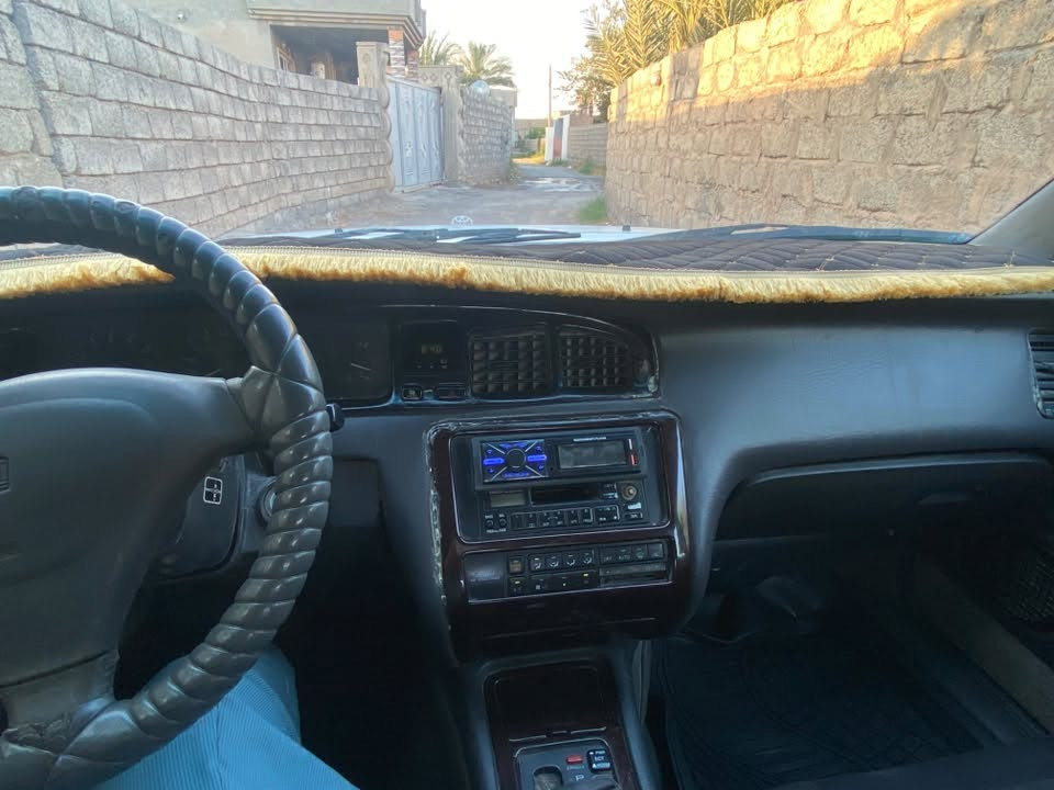 السلام عليكم بطه للبيع موديل 1993
محرك كير 2500 تبريد شرط ثلج 🧊 
دوشمه جديد شادها صدر تايرات دشبول باتري كلو نضيف السياره متعوب عليها مال جناي حلوه ونشطه كلشي مايعوزها ما تصرف عليها لو ربع بيها صبغ مكانات السعر ٤٠ وبي مجال قليل 
هاتف ***********
