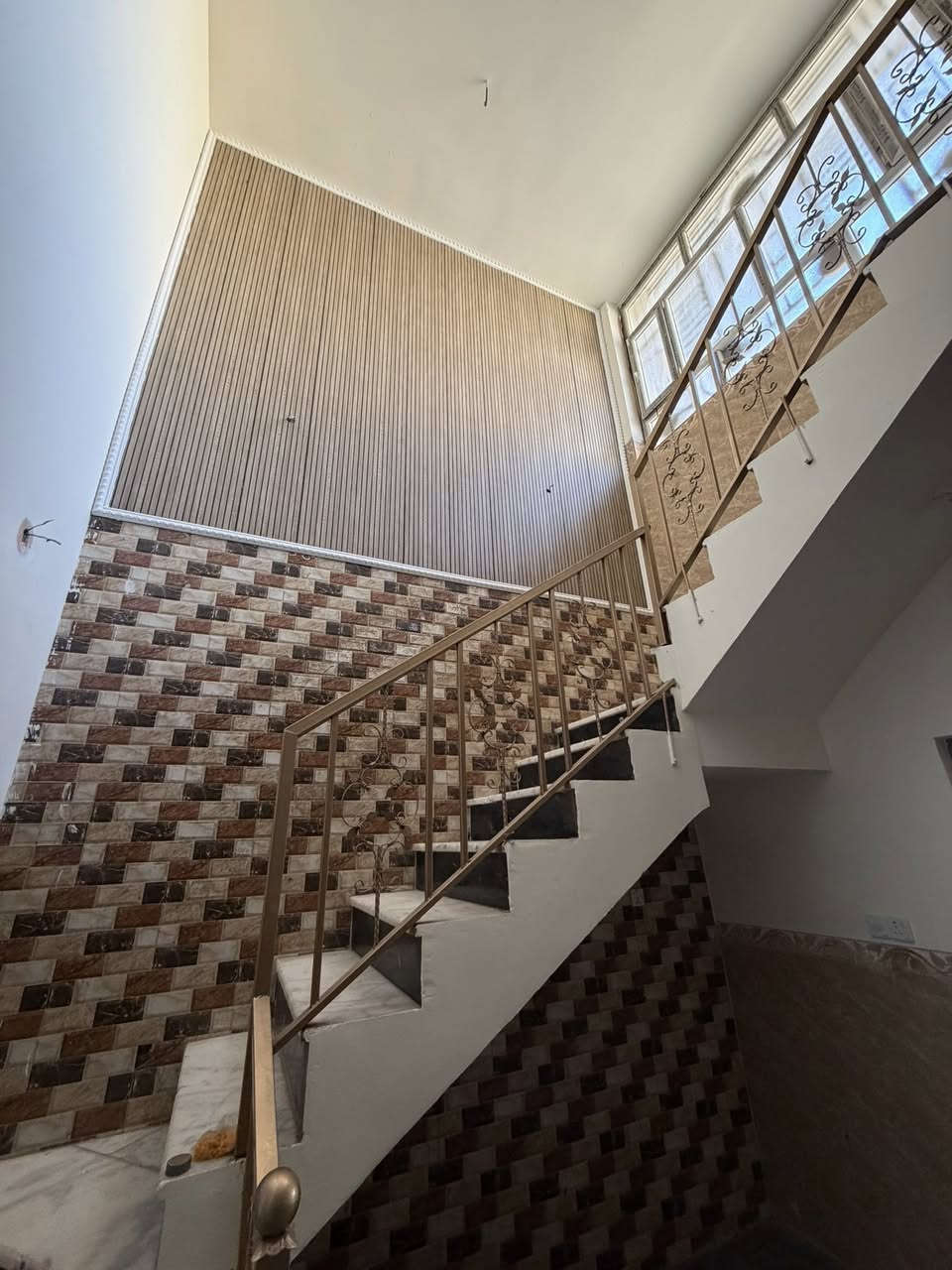 اغتنم الفرصة وسعره مناسب
دار للبيع 100م طابق ونص بناء طابوق حي الزهور گاع محمد حلوة قريب جدا علئ المدارس سند 25 اقرار محكمة يبعد عن مركز المدينة 3كيلوا للاستفسار 
***********
***********
