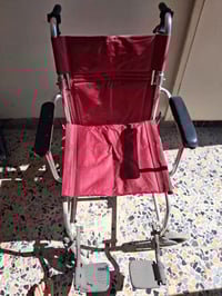 كرسي متحرك • طفل • استعمال قليل