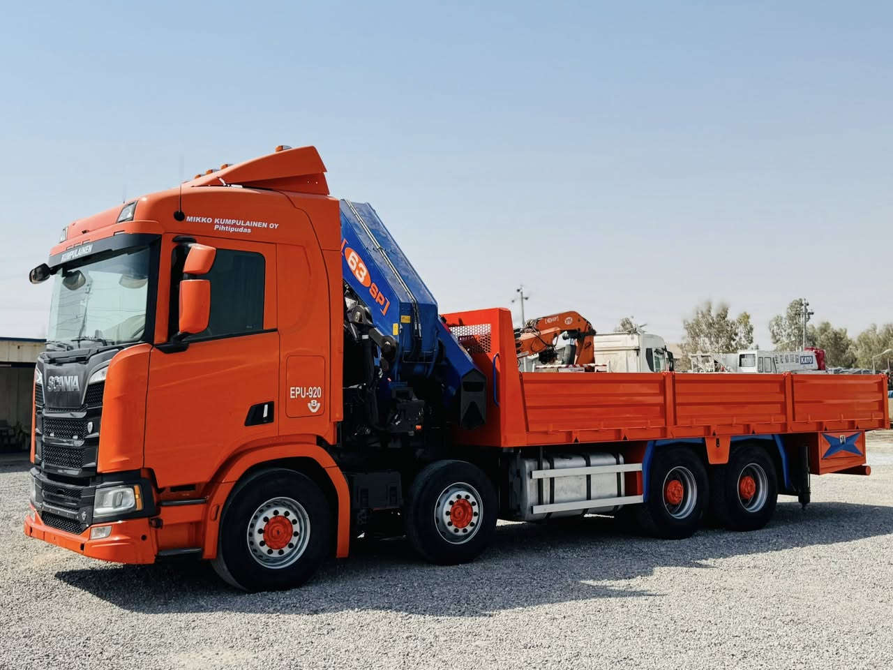 السلام عليكم للبيع موديل السياره 2019 كرين  بي ام حجم 63 (22) طن  فول سيفتي 6 سلايت 4 رجلينات  بودي معتصم الحداد للستفسار ***********
