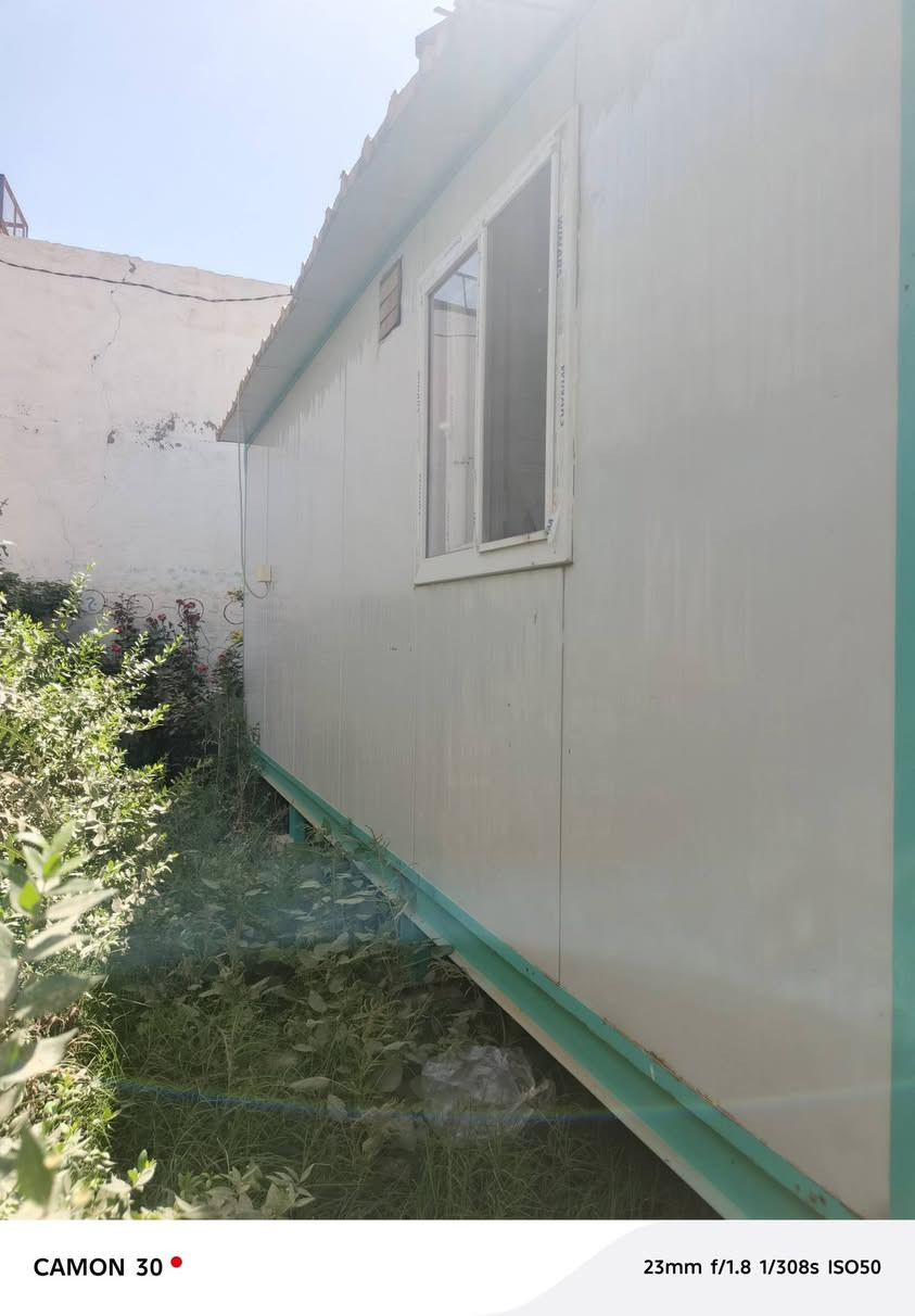 كرفان جديد للبيع استخدام قليل 
الواجهة سبع أمتار والنزال أربعة
 بسعر ثلاث ملايين ونصف  
علما مجهز من الداخل كهرباء... 
للاستفسار الاتصال على الرقم *********** واتساب
...
