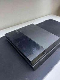 شباب ps4 فات ذاكره 500 الجهاز نظيف ويدات 2 واقراص 3  مكاني بغداد  0771...