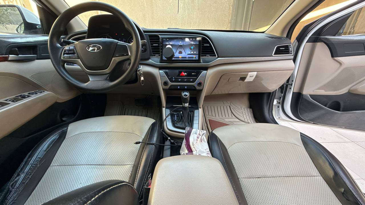 سلام عليكم 
النترا 2019 سوبر خليجي 
سياره كفاله  ماعدا البنيد بي صبغ 
السياره فول ماعدا البصمه
مكينة 2000 دوش 
فتحه سقف 
اشاير بالمري شفط كهرباء 
كير محرك تبريد حداده شرط الفحص 
رقم بصره ماشيه 88
السعر 152 وبيه مجال حك الجيه 
العنوان البصره الجزيره  
الاستفسار  *********** البصرة, العراق
