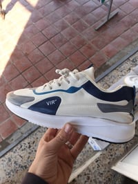 أحذية أوروبية • كسر اليوم • جسر ديالئ