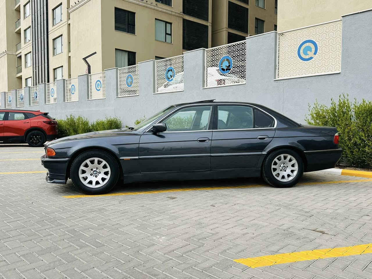 سلام عليكم
للبيع بي ام كاسحه 740 
موديل 1996 اصل. رقم ارييل دولي. 
مكينه 8 سلندر سياره بلاديه ع وضع شركه صبغ فقط جماليه
مكينه كير جدد صدر تخم تاير كله جديد تبريد ثلج. 
سياره فول مواصفات سلايد طكتين شغال جام كهرباء 
كشنات جلد جنطه شفط برده كهرباء. سياره كامله مابيها نقص
مكان سياره بغداد حي الجامعه. سعر 80 وبيها مجال رقمي ***********
