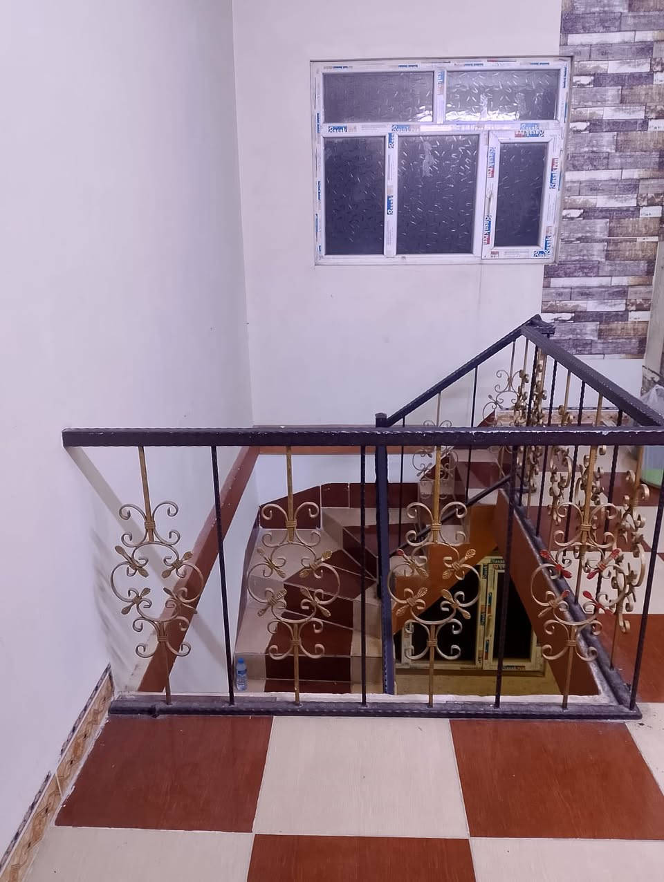 عقار 65 متر طابو صرف ثلاث طوابق حي الواسطي 🔔

الموقع : حي الواسطي قرب مجمع المدارس 

طابو صرف تحويل مباشر ⚖️

مؤجر بوارد شهري 250 الف 

يحتوي ثلاث طوابق 
الاول : هول ومطبخ وصحيات 
الثاني : غرفة وهول وصحيات وبلكون 
الثالث : غرفة و مخزن 

••••••••••••••••••••••••••••••••••••
للسعر والتفاصيل علق بـ تم او السعر يصلك عبر الخاص تلقائياً⭐️
••••••••••••••••••••••••••••••••••••

او زيارتنا عقارات الذهب كركوك حي الواسطي شارع مول زياد مقابل ستائر ايلاف 

عقارات الذهب 🏡

تأسس :2004

بأشراف كادر قانوني متخصص في مجال العقار 👨‍💼⚖️

نستقبل كافة العروض الطابو ملك صرف فقط 

ارقام المكتب 
***********
***********
***********
