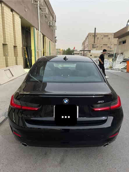 السلام عليكم 
بي ام ( 330i ) 

موديل :2020
ماشيه : 120km
  ملاحظه  : الضرر  كلش حلو موضح بالسونار ويه الصور

مواصفات:

اناره ترحيب 
دخول ذكي بصمه 👌🏻
محرك اربعه سلندر تون تيربو 
فتح سقف 
سستم سماعات 🔊 
حساسات امامي + خلفي 
وضعيات قياده 
ويل كب حجم (20) 
سايد بريك بصمه +مثبت سرعه
اشارات بالمرايا 
اوتو هولد
تحديد مسار 
شاشه دجيتال
نظام مانع انزلاق الي 
ماسحات اوتو
تدفئه كشنات
كشنات كهربائي السايق والصدر 
كشن السايق خزن ميمري
لايت وبكلايت لدات 
شفتات استيرن 
داخل اسود
ماوس تحكم بالشاشة 
كيجات دجيتال 
باقي المواصفات معروفه

السعر  270$ وبيها مجال 
مكان السياره بغداد/الدوره
تفاصيل اكثر هذا رقمي ***********
