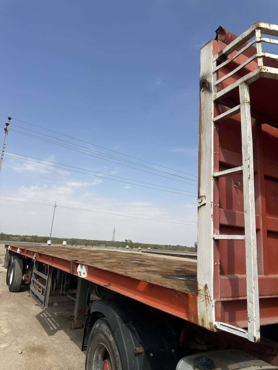 السلام عليكم عربانه مزوج 4 دنكير اثنين علاك  طول 12.50 عربانه حلوه وحماله بريك هوى جاهزه نقص فقط تايرات معروضه بسعر مناسب فقط شراي يتصل رجائا *********** حيدر
