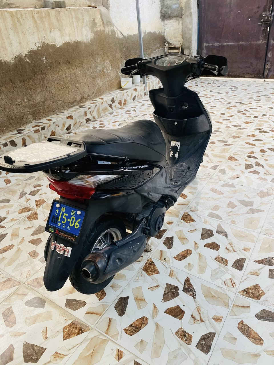 سلام عليكم 
حبايب دراجه ادرس ياباني للبيع 
كهربائيات كلها شغاله كلوب زنون 
تايرات ووياله جدد اصلي مو تجاري 
محرك مفتوح ولفات وبستم قبل سبوع بعدها حته ما مفيلسه 
نوزل جويتر خير من الله 
دراجه مصروف عليها ومتعوب عليها بنفس الوقت 
نضيفه كلش 
كشرها شوف العين نضيف 
نقص فقط شاشه مال الكيج بانزين 
دراجه احله من الصور ومن صورتها بدون غسل 
مكاني زويرجات 
سعر خاص او اتصال وتدلل 
*********** 
ملاحظة: كلشي وسعره وشتريد موجود بسوك
