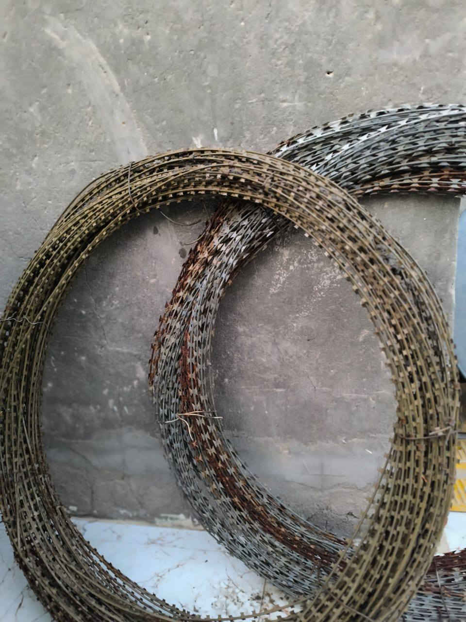 السلام عليكم غراض للبيع
شرك ابو الموس لفتين كل لفه 20 متر كيبلات ابو الاربعه وميز شاشه منهولات مقطوره ام الطن مثقوبه ومصلحة مكاني قضاء المدينه 
***********
