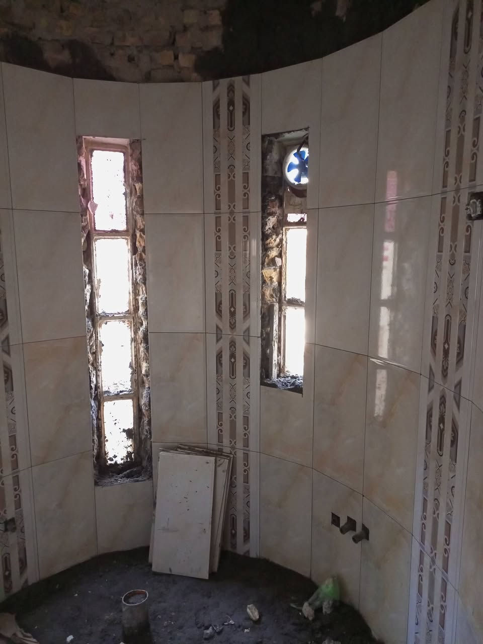 السلام عليكم خلفه سيراميك بورسلين الواح ومرمر وشغل درجه اولى والتزام ودقه بالعمل وهدا رقمى ***********/***********
