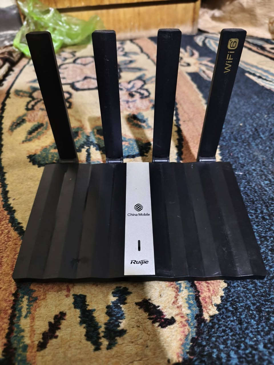 السلام عليكم 
الاسود راوتر روجي (Ruijie RG-MA3063)
التقنية: وايفاي 6 (Wi-Fi 6) فائق السرعة.
السرعة: AX3000 (تصل إلى 3000 ميجابت/ثانية).
المميزات: تغطية قوية بـ 4 هوائيات، يدعم نظام الـ Mesh، ومنافذ جيجابت (Gigabit). مستعمل نظيف].
والابيض اربع اريلات راوتر ضوئي وجوكر 
والثاني تيندا 
اليو اس بي بس باتري ماله هابط سعرهن كلهن 50 مكاني كركوك


**إذا كنت صاحب هذا الإعلان وتريد حذفه لأي سبب، رجاءا أرسل رسالة إلى الدعم الفني**