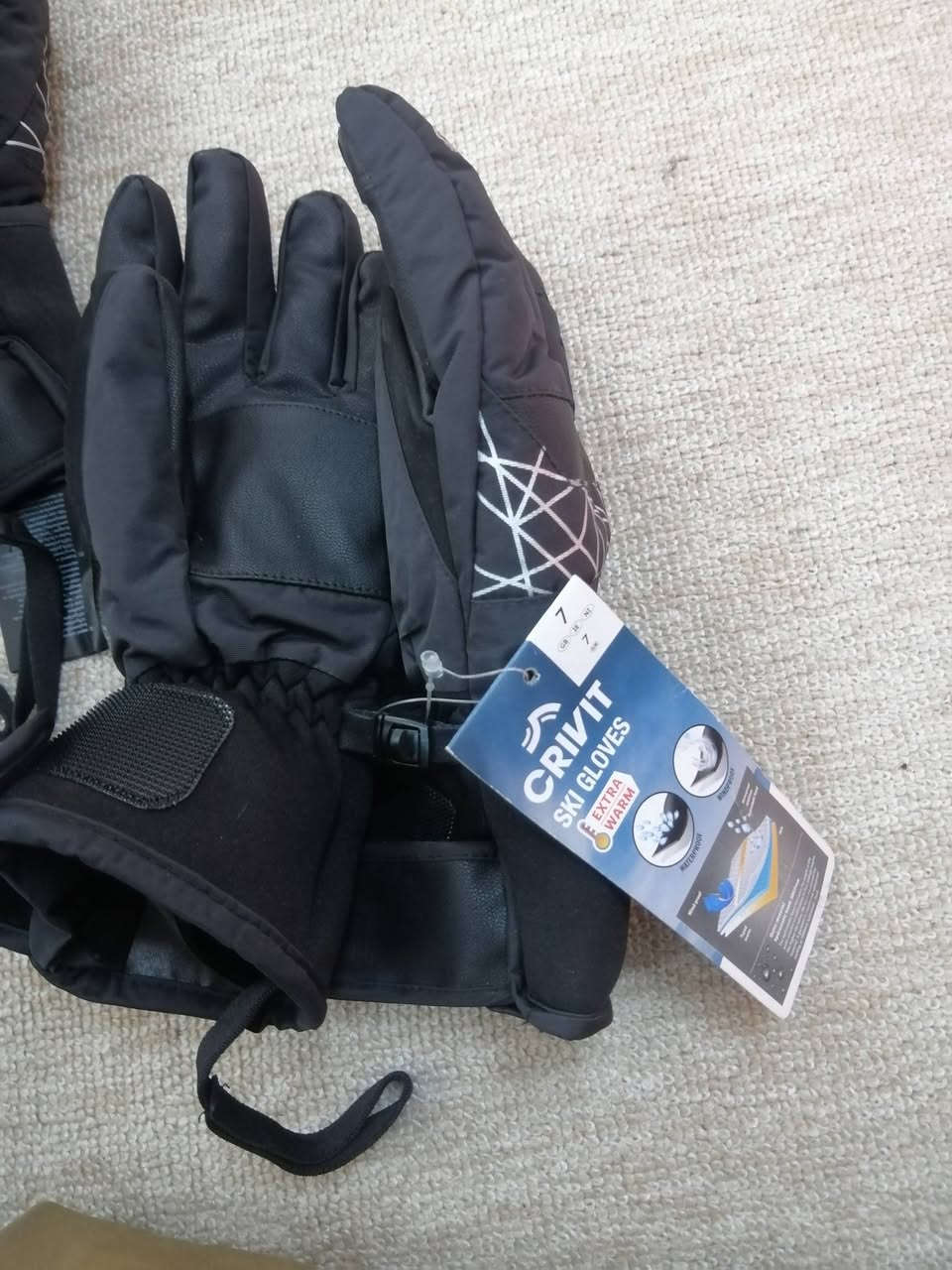 كفوف ماركة اصليه شرط مبطن
شبابي وقناع وجه للبيع.
سعر الكف ٦ الف والقناع ٤ الف.
