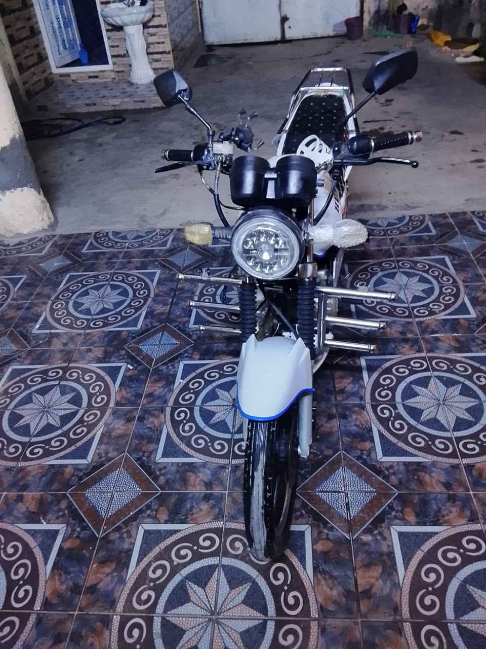 دراجه للبيع السعر 675 بيه مجال جديده كلش سبانه ممدوده عليه موديل 20 مكمرك وكامل محرك بلادي عنواني الرمادي شارع 20 للاستفسار على رقم ***********
