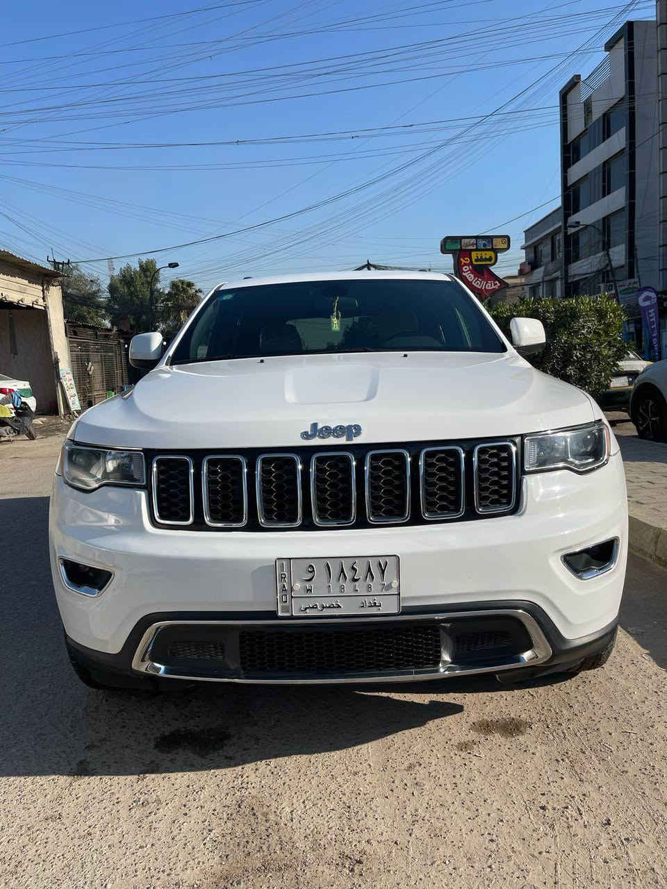 السلام عليكم 
سيارة جيب شيروكي 2021  
مواصفات لاريدو 
حساسات 360 درجة
توقف ذاتي تم تاير جديد 
محرك كير صدر كهربائيات كلة مكفول 
حادث غرق  وبلعراق الجاملغ الخلفي صبغ فقط 
السعر 210 ورقة وبيهة مجال بسيط
*********** بغداد, العراق
