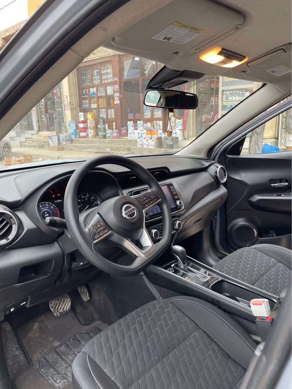 نيسان كيكس ٢٠٢٣ رەنگی چیمەنتۆیی 
سەنەوی ٢٠٢٨ بەسەر دەچیت 
دوپارچە  سبوغ سندوق و بۆنیت  
تاخم پێش و پشتی تازەیە 
کۆبۆنی بەنزینی هەیە مواسەفات Sv
ئێرباگ شان وسوکان تەقیوە 
٤٧ هەزار مایل رۆشتوە
نرخەکەشی ١٣٧ وەرەقە مەجالیکی کەمی تیایە 
ژمارەی موبایل *********** 
شوێن کرکوک Singapore
