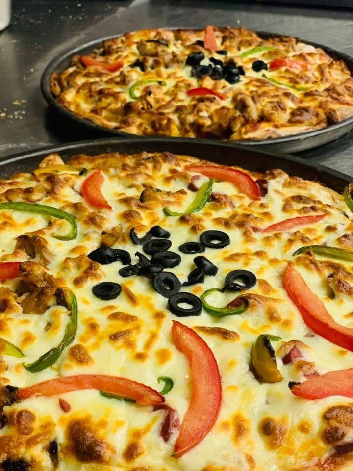 🍕عرض اليوم من مطعم شهم للوجبات
السريعة!
لأنكم تستحقون الأفضل، جمّعنا لكم الطعم الأقوى والسعر الأوفر في عرض واحد! اليوم هو يوم بيتزا الدجاج لعشاق المذاق المميز .
تفاصيل العرض الحصري:
• بيتزا دجاج (صغير): ب 3 آلاف فقط!
• بيتزا دجاج (وسط): ب 5 آلاف فقط!
• بيتزا دجاج (كبير): ب 8 آلاف فقط!
! ملاحظة: العرض متوفر لليوم فقط! لا تفوتوا الفرصة واطلبوا الآن.
ما للطلب والاستفسار:
• رقم الهاتف: [***********]
• العنوان:[الحصوه الشارع العام مجاور جامع اسامه]
مطعم شهم.. الطعم الأصيل واللقمة الهنية!🍕🍕
