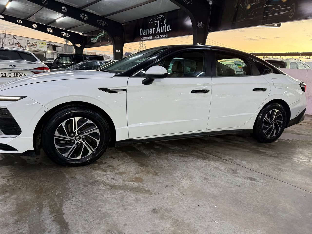 سوناتا 2024 هجين يعني بنزين وهايبرد 
سيارة تو كلر ومذكوده بالسنويه بيها جاملغ الامامي والخلفي ونص باب صبغ علما السيارة خليجه وداخل جملي ولايتات الامامية دبل عدسه
تحكمات كامل حساسات امامي وخلفي بادل شفت ستيرن تبريد مركزى واوتو هولد وهاند بريك بصمة تحكمات التبريد لمس بصمة تشغيل و بيبان بصمة وترحيب و تشغيل عن البعد وضعية القيادة سپورت و ايكو و نورمل مرايات شفط تنفتح و تنسد عن اقتراب او بعد من السيارة ماشية ٧٠ الف كيلو سيارة بدون ايرباك و دواخل تخم تاير تويو الياباني جديد دهن و فلتر جديد من الشركة سنويه و هزة و براد جديد وباسمي تريد تحويل او وكاله نفس اليوم سعرها ٢١٠ وبيها مجال قليل مكانها سليمانية مركز المدينه للبيع والمراوسه برقم شمالي حصرا

0772 977 2705 السليمانية, العراق
