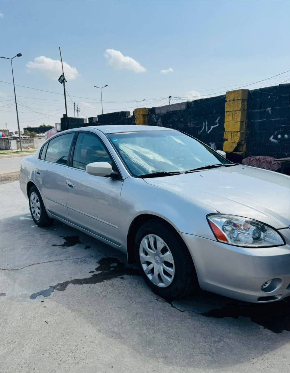 السلام عليكم.
التيما / نيسان / 2005
رقم بغداد جديد / تحويل بشرط
صبغ عام أثر جراد / فيديوا قبل الصبغ
كهربائيات شغاله 
تخم تاير جديد
ادامه للمحرك كامله
قاعده فيت بم جديد / مع اصلي
صدر 50 ٪
 سياره جاهزه.
السعر  68 $ وبيهه مجال

***********
***********
