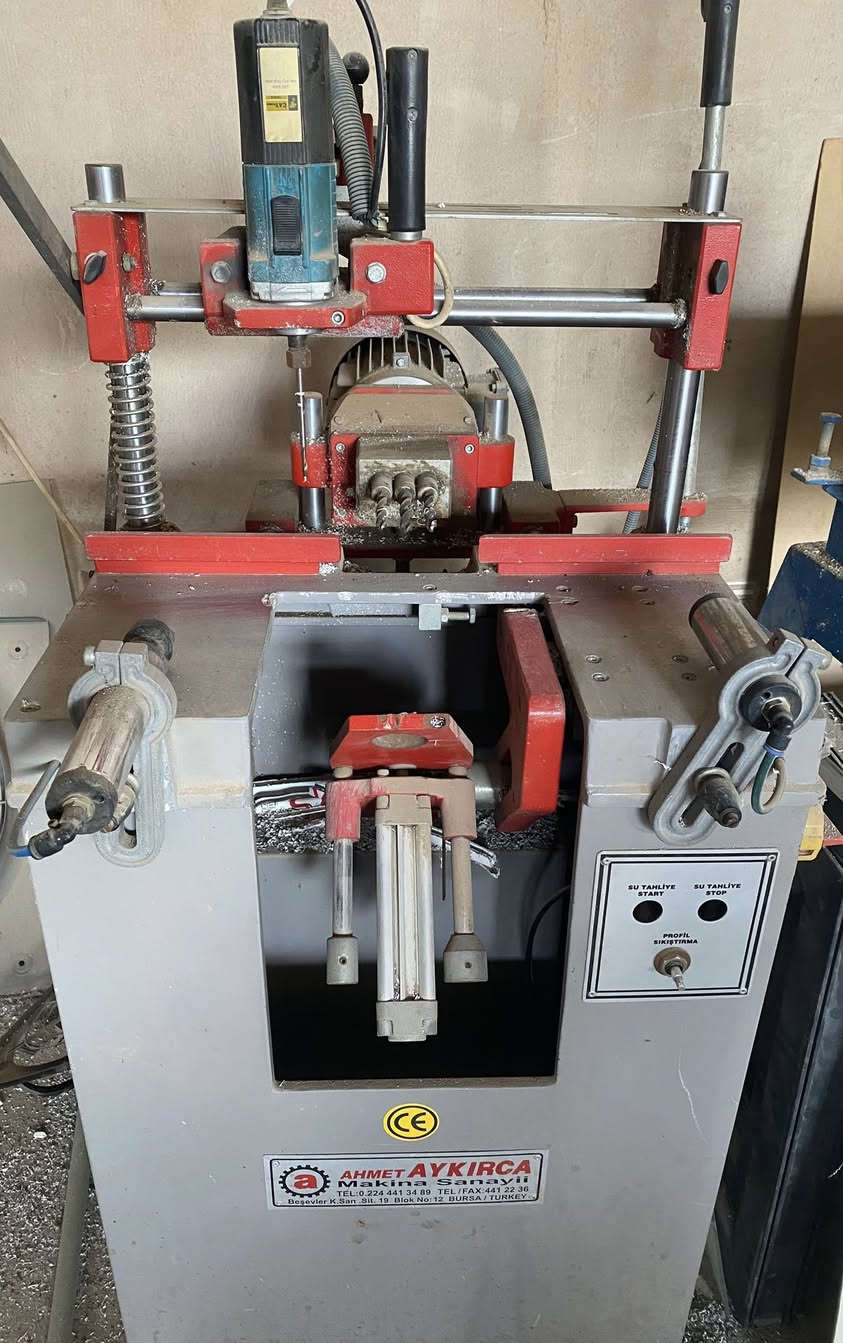 مكائن pvc  ثري فيز للبيع 
كتر. + فراز كيلون + كاويه + مكينة ماسكه + كمبريسر 
شغال مابي نقص السعر 35$ 
عواجه + طبر 
السعر مليون ونص 
*********** 
اتصال + واتساب
