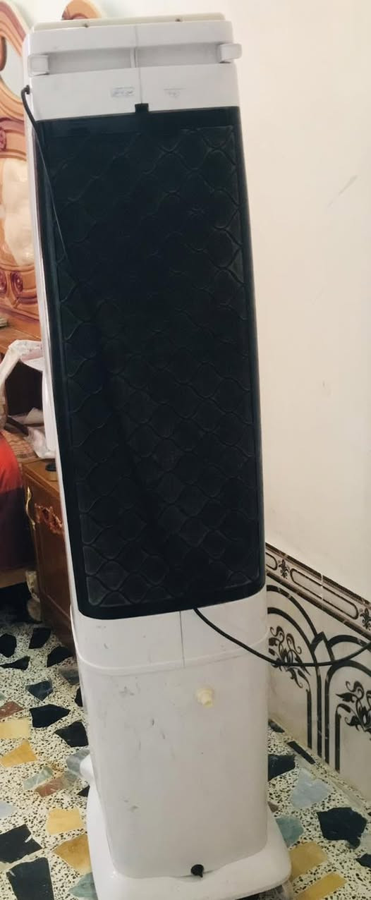 السلام عليكم للبيع مبرده عموديه   جديده  دبل سربس    هواء ثلج  استعمال سبوعين فقط السعر 300الف  مكاني واسط الدبوني للتصال ***********/***********
