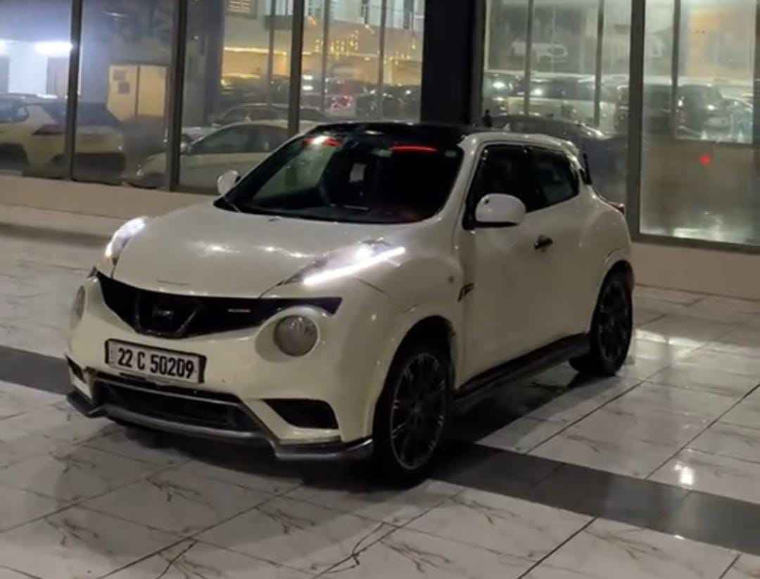 السعر 97 مجال وعليها غرامة 24 ورقة ينزل من السعر 
نيسان جوك نيسمو 2014 رياضي 
محرك 16 تيربو بي نفخ وصرف شرط ترايك للبصرة 
بس ينقص دهن بانزين كل لتر يمشي 10 كيلو خارجي 9 لتر 
كير اتوماتيك 7 سرعات 
الصبغ نص  جاملغين امامي صبغ من دون دواخل وايرباك بوند تعديل بارد 
شبر باب الخلفي صبغه رايح 
وع بوند كم مكان صبغه رايح 
بقصة صغيره بسقف 
سيارة طخم تاير امامي خلفي مصار شهرين بدلته 
الصدر والدبلات جديد قبل شهرين بدلهم 
السيارة خير من الله 
مكان السياره دهوك 
تحويل وكالة شرط 
خصم 20٪ للشاري بالعافيه عليه
يعني من يدفع الغرامه خصم اله 750 الف تقريبا 
السياره دعاميتها شوي بي فطر وكسر من جهى اليمين يرادلها تعديل اللي يشتري يرتبها 
للاستفسار اكثر واتساب *********** عميدي, دهوك
