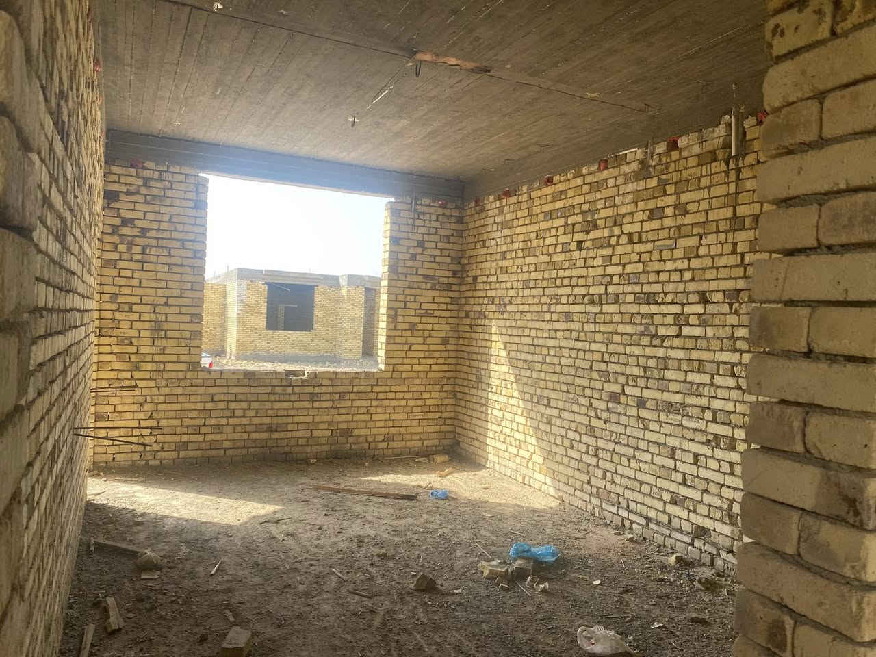 وحده سكنيه في مجمع القلب  السكني طابق واحد  مقابيل المدينه الطبيه
مساحة الوحده 200م  

السعر الكلي 94

مساحة البناء 165

واصل للشركه 27.5 

بيه مبادره. خاص. واصل منه 3 دفعات  

مرحلة البناء. واصل  الى الباخ  

🌴🌴🌴🌴

سعر مع دفعات واصلات والاخلا.  50 مليون بيه مجال  التواصل 

***********.  واتساب فقط
