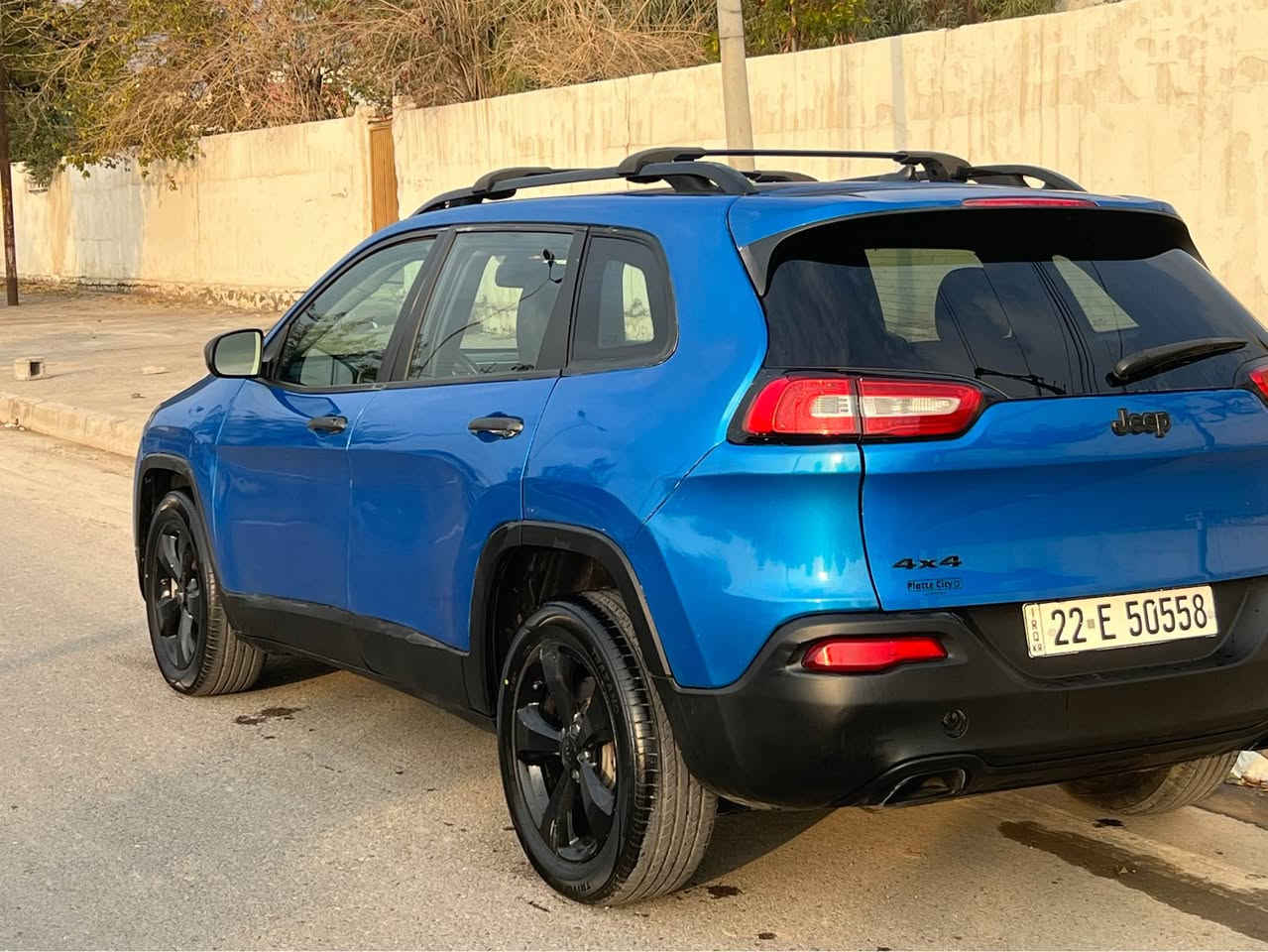 السلام عليكم جيب بزون موديل 2017 محرك 6سلندر
كير محرك بشرط تبريد صدر تايرات كل جديد جاهزه 
فحص هزه جديد   مكان سيارا اربيل
***********وتساب أربيل, العراق
