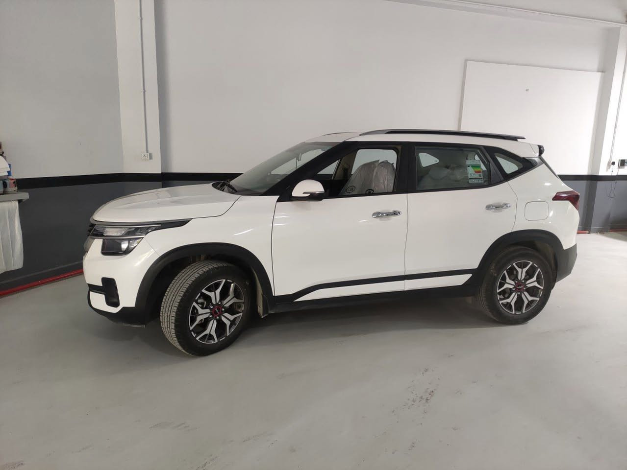 السلام عليكم
كيا سيليتوس خليجي 2023 الهندي للبيع 
بصمة + تشغيل عن بعد 
محرك دوش 1600
گير atm المرغوب
ضمان شركة كيا الدولية (5سنوات او 100 الف كيلو)
تبديل الدهن فقط من الشركة مبدله
6 وضعيات قيادة 
لدات داخلية 
شاشة متصل مع الدشبول 
تحكمات ستيرن 
مري شفط 
كشنات جلد 
وباقي المواصفات معروفة
تخم تايرات جديد
السيارة بدون قطرة صبغ الكشر مكفولة كفالة عامة فقط ضربة بالعامية والوالد ع الجواها وتم تصليحه
رقم وسنوية بأسمي شرط التحويل 
ماشية 16 الف كيلو 
مكاني بغداد حي الجهاد
السعر ١٦٠ ورقة وبيه مجال بسيط حگ الجية
***********
