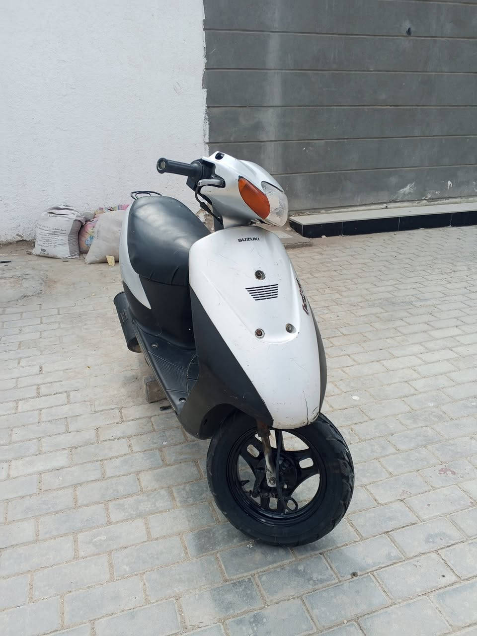 السلام عليكم دارجه ساسوكي للبيع دراجه جاهزه مكينه ناعمه كهربائيات كلها شغالة اشاير لايت بك لايت هورن دراجه هندر واحد اوراق اصولي بسمي مكان الميمونة السعر 300 وبيها مجال (للشراي) ‏‪***********‬‏
