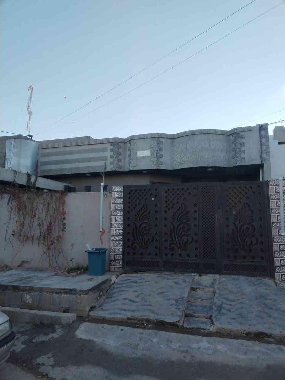 سلام عليكم
دار للبيع في الصالحي يبعد ١٠٠ متر من جامع الصالحي خدمات كامله تبليط ومجاري المساحه ٢٠٠ متر يتكون من كراج وحديقه واستقبال ومطبخ وهول و٣ غرف نوم واحده طابق ثاني مساحتها ٩ *  ٤  صحيات داخل وخارج حتى ستايكر مشتغلينه اعلى واحد بالفرع سنه البناء ٢٠٢٠ فول سيراميك فقط سقف ثانوي وصبغ بعد مامشتغلينه السعر ٦٢ 
***********
