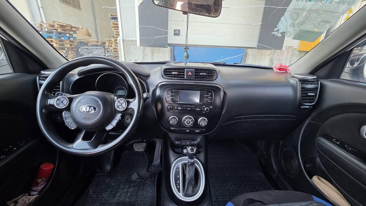 صول 2016 محرك 1600 رقم بغداد بأسمي
الحادث جاملغ عكس السائق ما واصل للشاصي 
(بدون أيرباك) صور الحادث مرفقه 
بس اكو طعجتين بالعراق ومؤشره على الصور 
شاشة كامره تحكم استيرن تبريد تدفئه كله شغال
سعر 11.500$ (115ورقة)
اي استفسار تواصل على الرقم ***********
