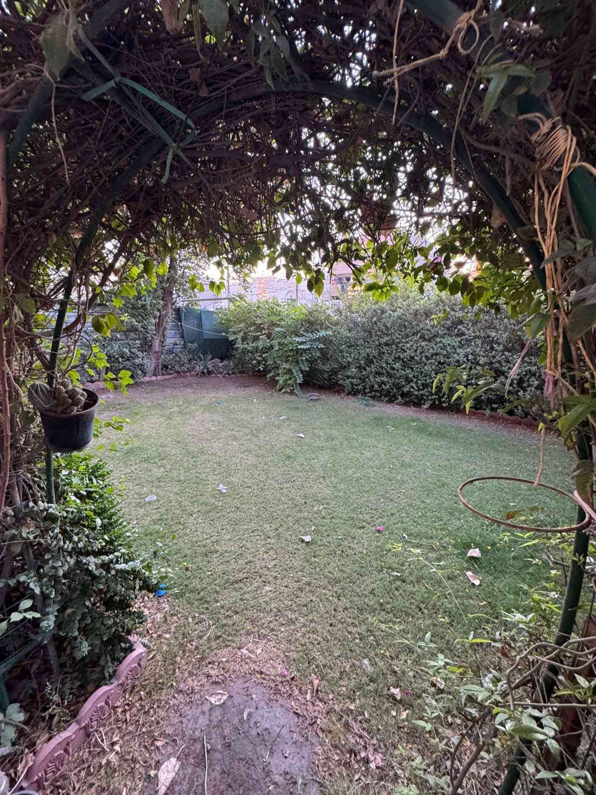 💎 للايجار في السيدية 💎

بيت مساحة 300م تجاري يحتوي ع 5 غرف نوم

واحده منها سويت صاله+حولي ومطبخ وخدمات 
صحية عدد 2 +منور مع كراج وحديقة
يصلح اي نشاط تجاري 
#مركز تجميل 
#معهد تدريسي
#مكتب محامي

الموقع📍 الظباط دخول مركز الوليد ع شارع العام مباشرتا📌
للأستفسار : ☎️ 
***********
***********
او زيارة;  مكتب المتحدة للأستثمار العقاري📍شارع الظباط قرب مجمع السفير📌
