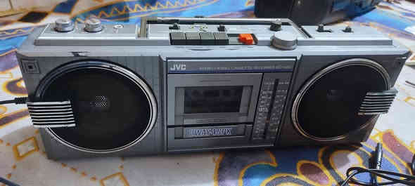 السلام عليكم اعضاء الكروب المحترمين جايبلكم جهاز نوع gvc شغال بالكامل نضيف بدون عيوب مداخل تصليح مال بالة مع موجة fm للاستفسار الاتصال على هذا الرقم *********** أو ع الخاص
