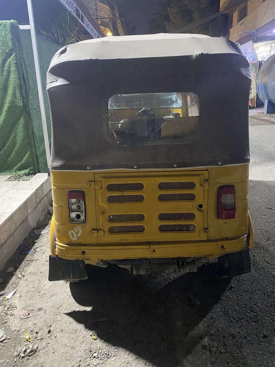 تكتك للبيع ١٨ نازله ١٩ السعر ٣٧٥٠وبيها مجال المكان حي القاهره بغداد ***********
