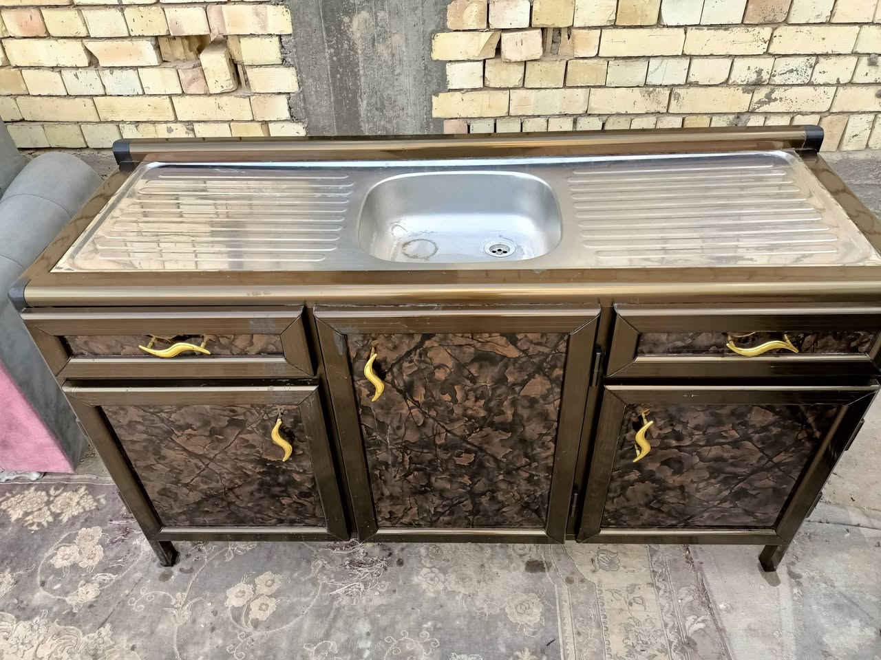 سلام عليكم كاونتر تفصال جديد المنيوم داخل وخارج للبيع مكاني بغداد حي اور سبع قصور شارع ابو علي موجود توصيل ***********
