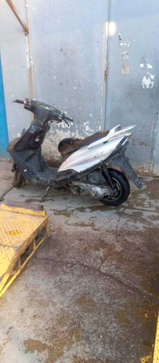 سلام عليكم دراجة ماكس 140 مكينه خير من الله لا تبخر ولا شي نقصهة كهربائيات وترتيب بس   125 وبيهة مجال ***********بغداد حي البتول
