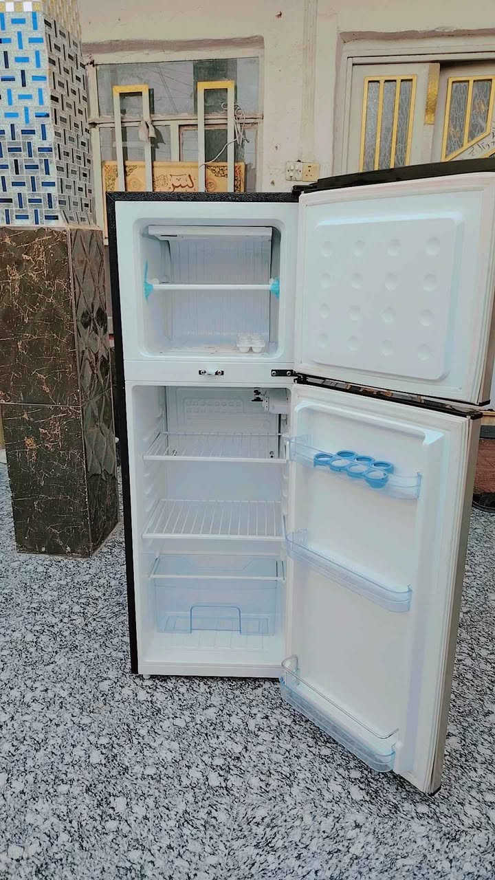 ثلاجه مستعمله شهرين سعرها 225+جربايه نفرين ام التاج تسكام سعرها 150. *********** عمارة, ميسان
