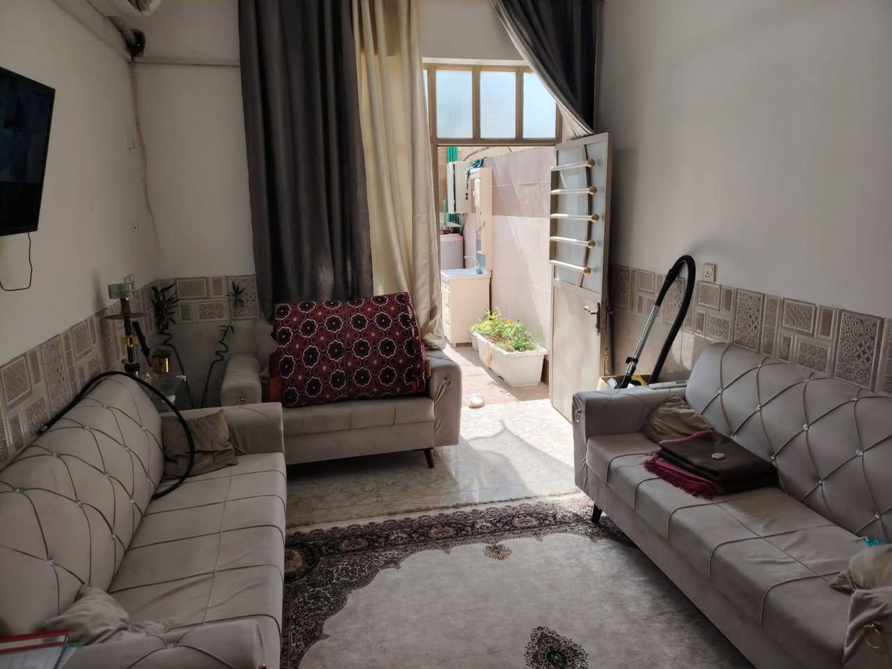 🏠 مشتمل للبيع - فرصة ممتازة
للبيع مشتمل بمساحة 100 متر، ملكية رسمية طابو صرف، جاهز للسكن أو الاستثمار.

📍 الموقع: بالقرب من مطعم مندي وتنور

📞 للتواصل: [***********]

🔹 تفاصيل المشتمل:

طابق واحد

غرفة نوم واحدة

صالة واسعة

مطبخ

صحيات خارجية

خدمات كاملة: كهرباء، ماء، مجاري

شارع تبليط

✨ فرصة رائعة لمن يبحث عن سكن مرتب أو استثمار مضمون
