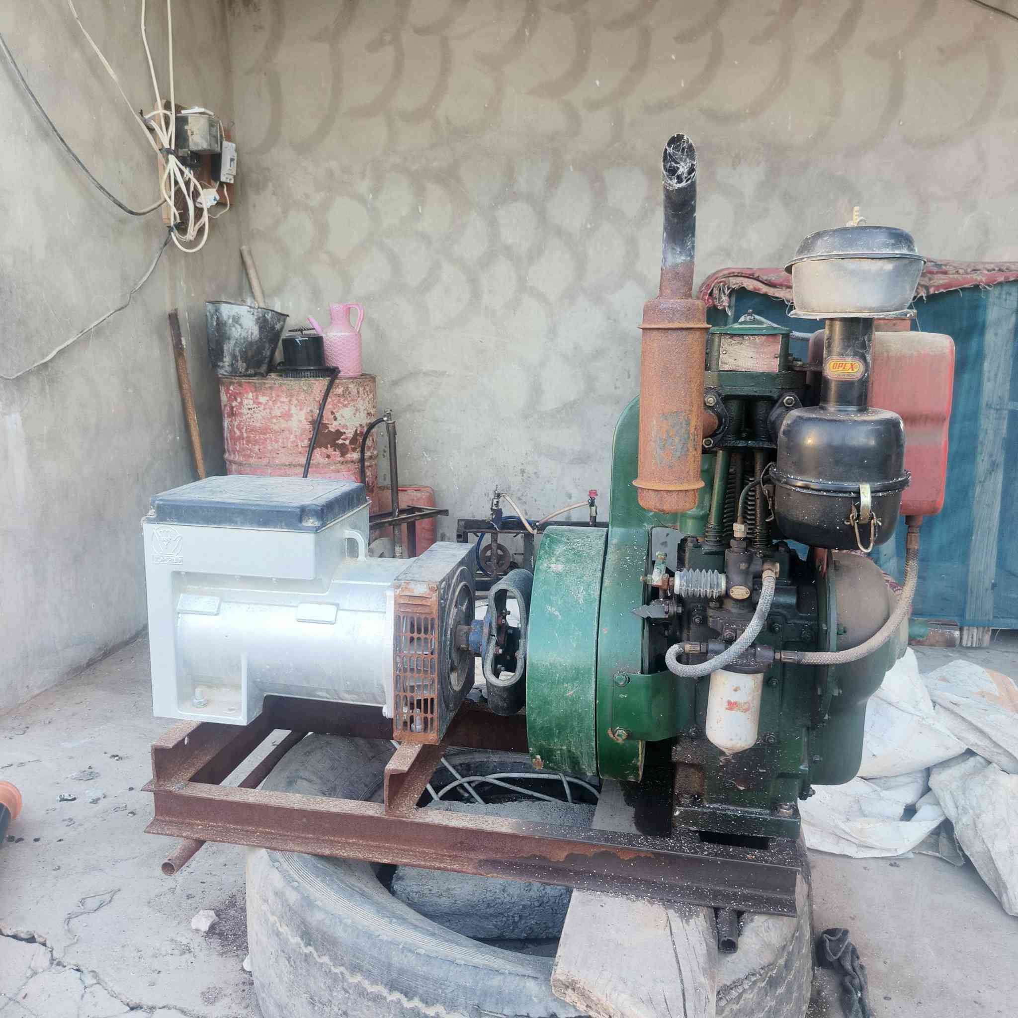 السلام عليكم مكينه بتر (هندي ابو الكف)  للبيع 
شرط شد هندي مشتغل 3 اشهر بس فترة الصيف
التوليد 30 امبير 
السعر مليون  وبه مجال قليل 
للتواصل ***********
