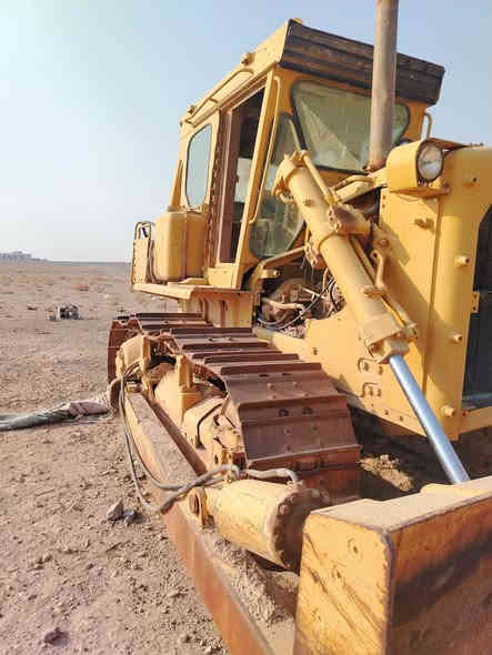 بلدوزر دي سفن رقم بغداد
موديل حديث اصل مزاد امريكان 
السعر ٤٥٠ ورقه مكان فلوجه 
رقم الهاتف  ***********
