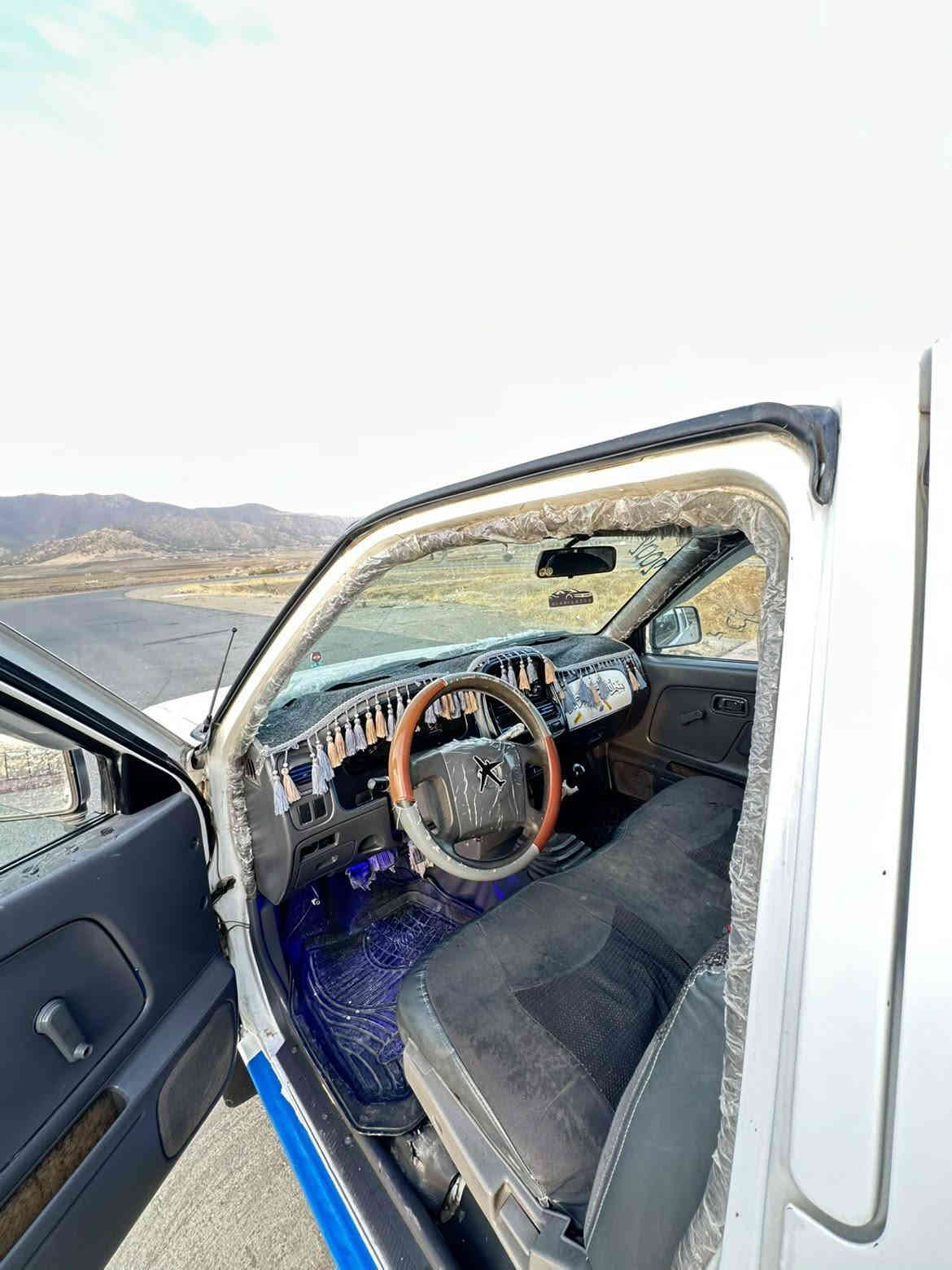 نیسان دەبڵ 2001
ئاڕمی پلاسیک سلێمانی تەبریت و پاوەر گێڕو مەکینەو ئەکسل بەشەرت یەک پارچەو پەڵەیەکی بۆیاخە سەیارەکە ئی ماڵە سەیارەی مەعرەز نیە یەک دینار مەسروفی نیە چوار تایەی تازە شوێن سلێمانی سعری 80 مەجالێکی کەم ژ.م***********
*********** السليمانية
