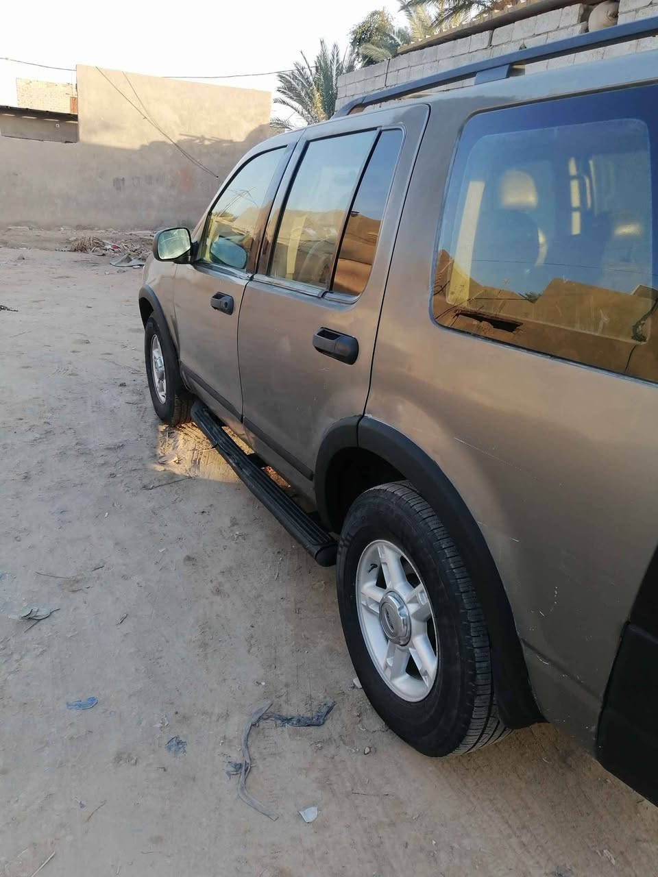 فورد اكسبلور ٢٠٠٤ محورة مكينة وكير ياباني ففتي ٣٠٠٠ بيها ضربة بالباب جهة السايق أثر أبو الدلفري تايرات ٧٠ بالميه باتري جديد قبل ٣ أيام مشتريه
السعر ٦٠ وبيها مجال للطيبين واي استفسار الاتصال *********** أو ***********
محافظة الديوانية Singapore
