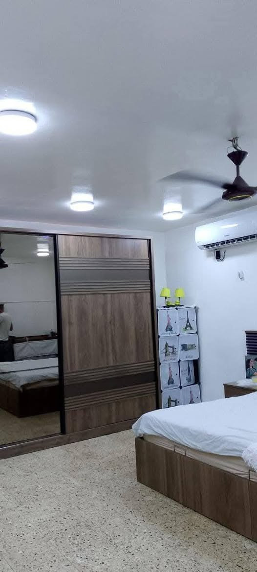 السلام عليكم
دار للييع المساحه 150
الواجه 10
النزال15
ترميم حديث سنه 2022
تأسيس كهرباء وصحيات ومجاري وتأسيس كامرات وستلايت وابواب  
يتكون من استقبال وخمس غرف نوم ومطبخ وخدمات وثلاث صحيات
الموقع/النواب ضباط تقاطع الزهور اول فرع مقابل المضمد ابو صباح
علمآ البيت قريب علئ الشارع العام
الاتصال/ ***********
***********
او المراسله علئ الخاص
