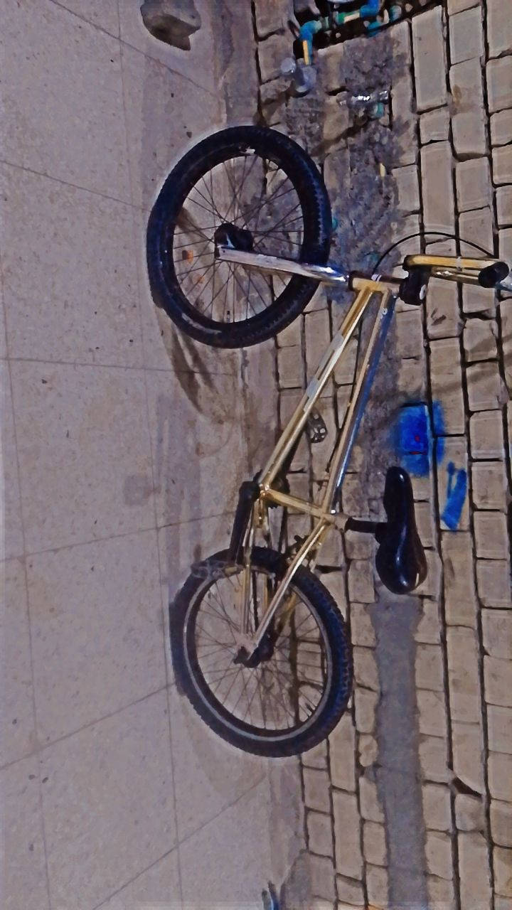 سلام عليكم بايسكل للبيع بي ام اكس  السعر 75وبي مجال الطيبين
العنوان بغداد الشعلة 
الرقم ***********
